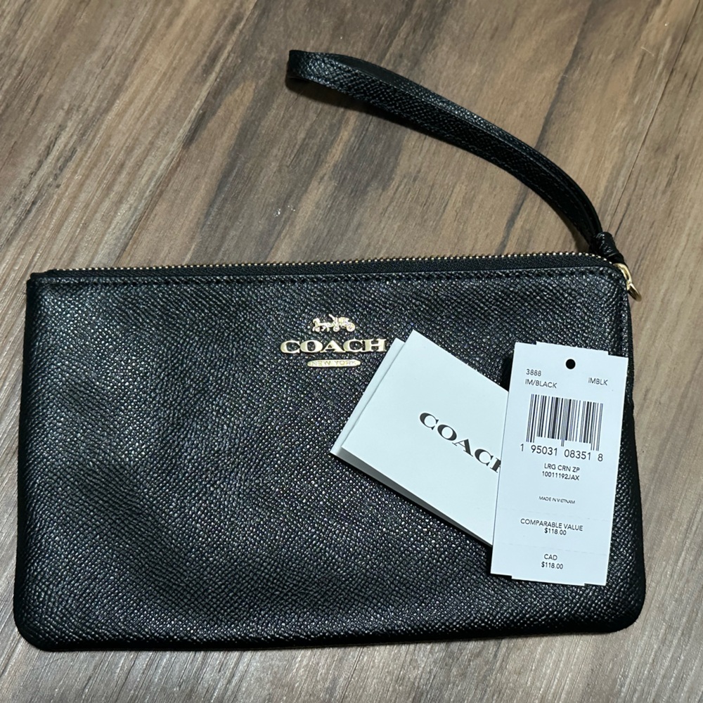 NWT! Coach Wristlet w Gold Hardware